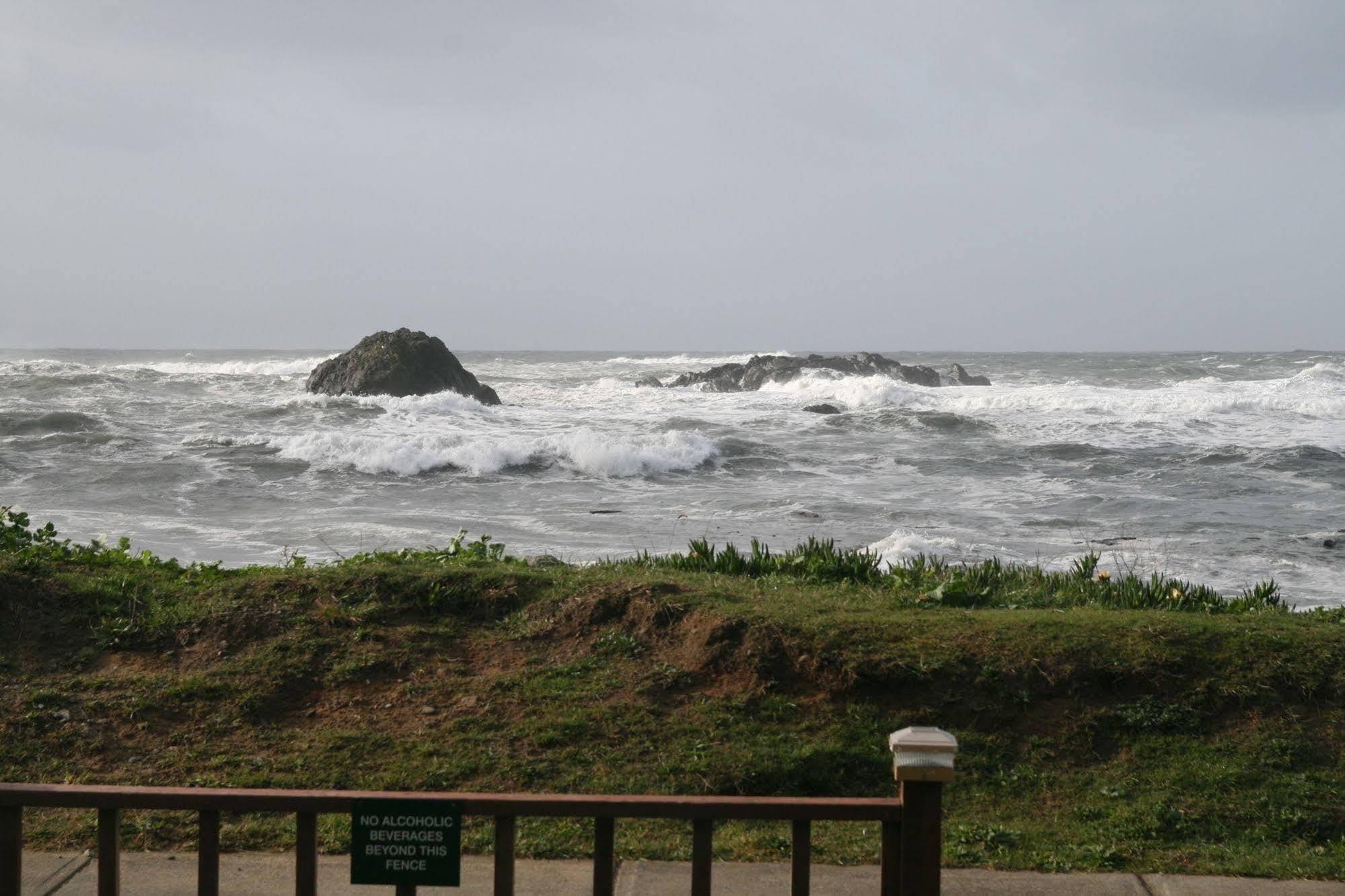 Oceanfront Lodge Crescent City Exterior photo